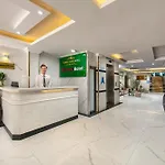 RedDoorz Plus Nhan Hoa Hotel