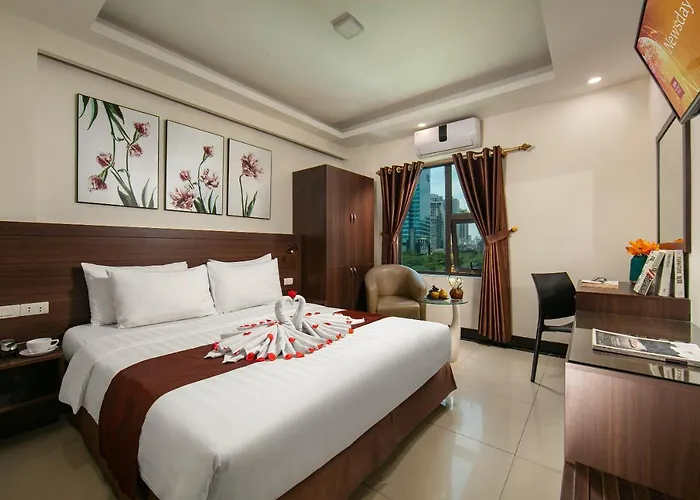 RedDoorz Plus Nhan Hoa Hotel